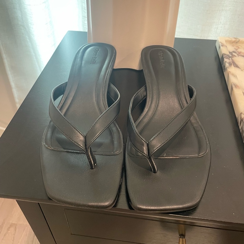 Black Square-Toe Kitten Heel Sandals - 9.5